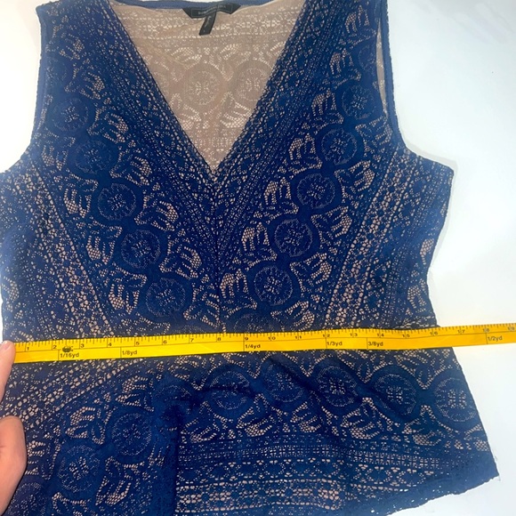 BCBG Asymmetrical top size Large. - Picture 6 of 6